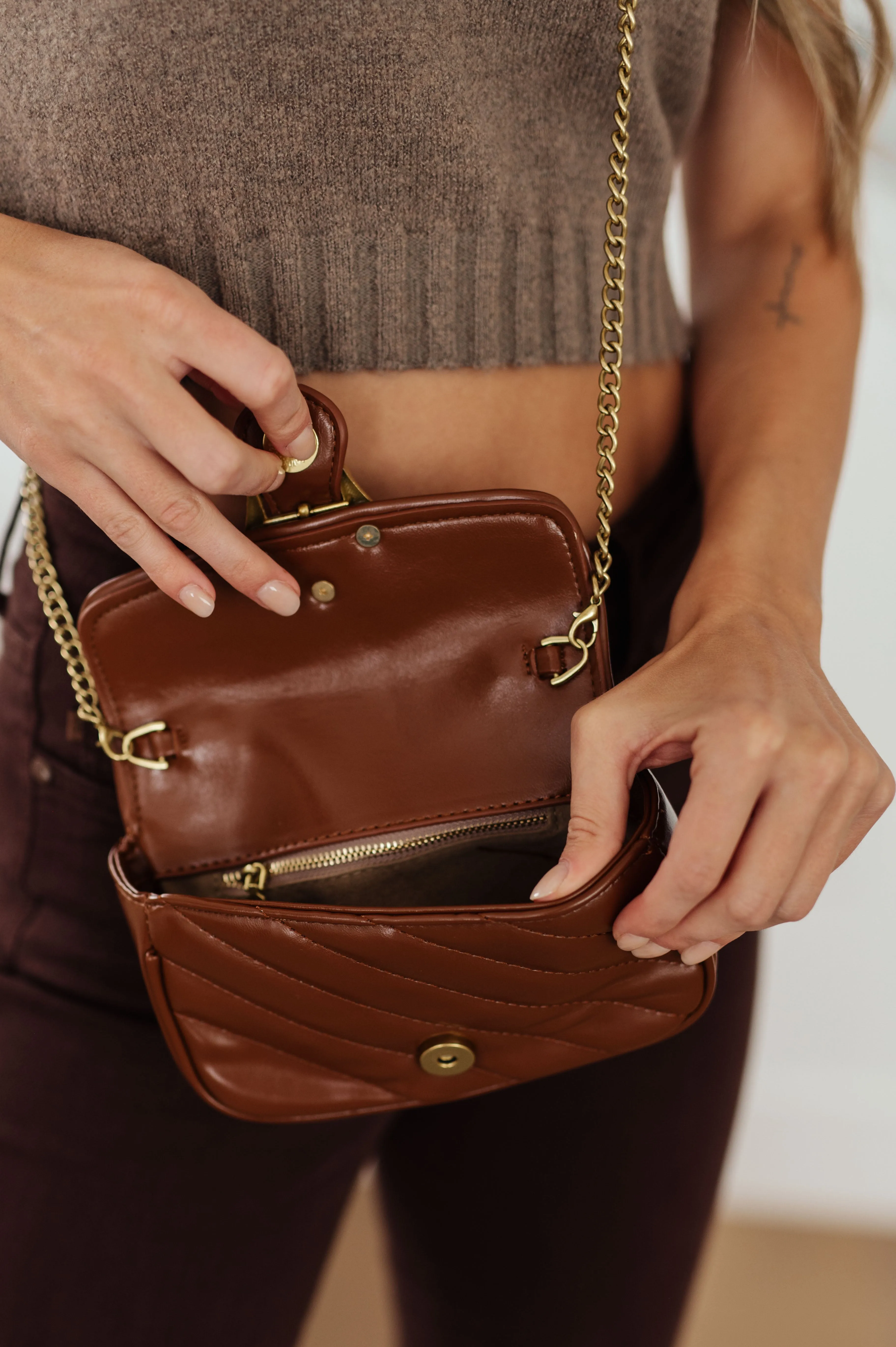 CLASSIC BEAUTY QUILTED CLUTCH IN BROWN